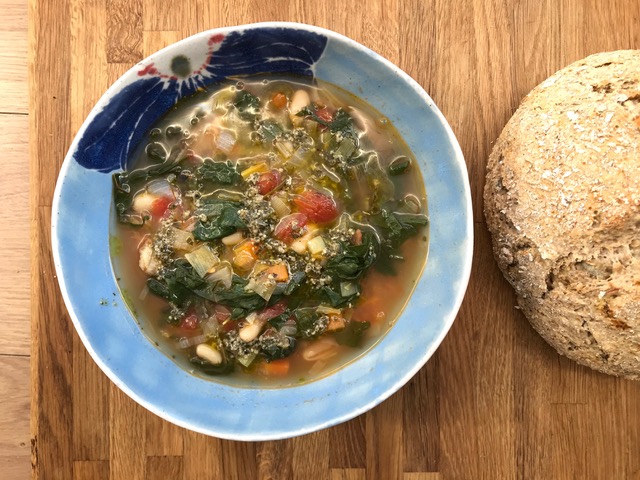 Mixed vegetable soup with pesto and soda bread